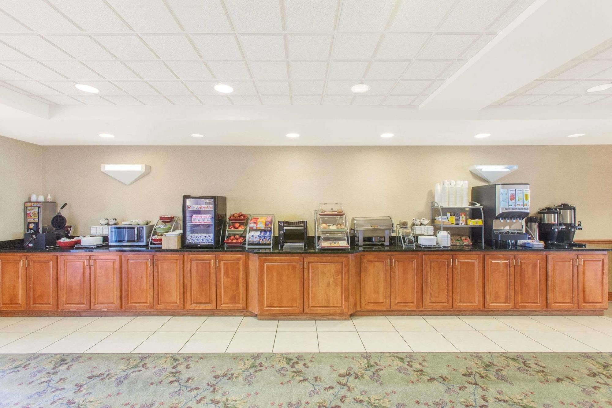 Wingate By Wyndham Bentonville Exterior photo